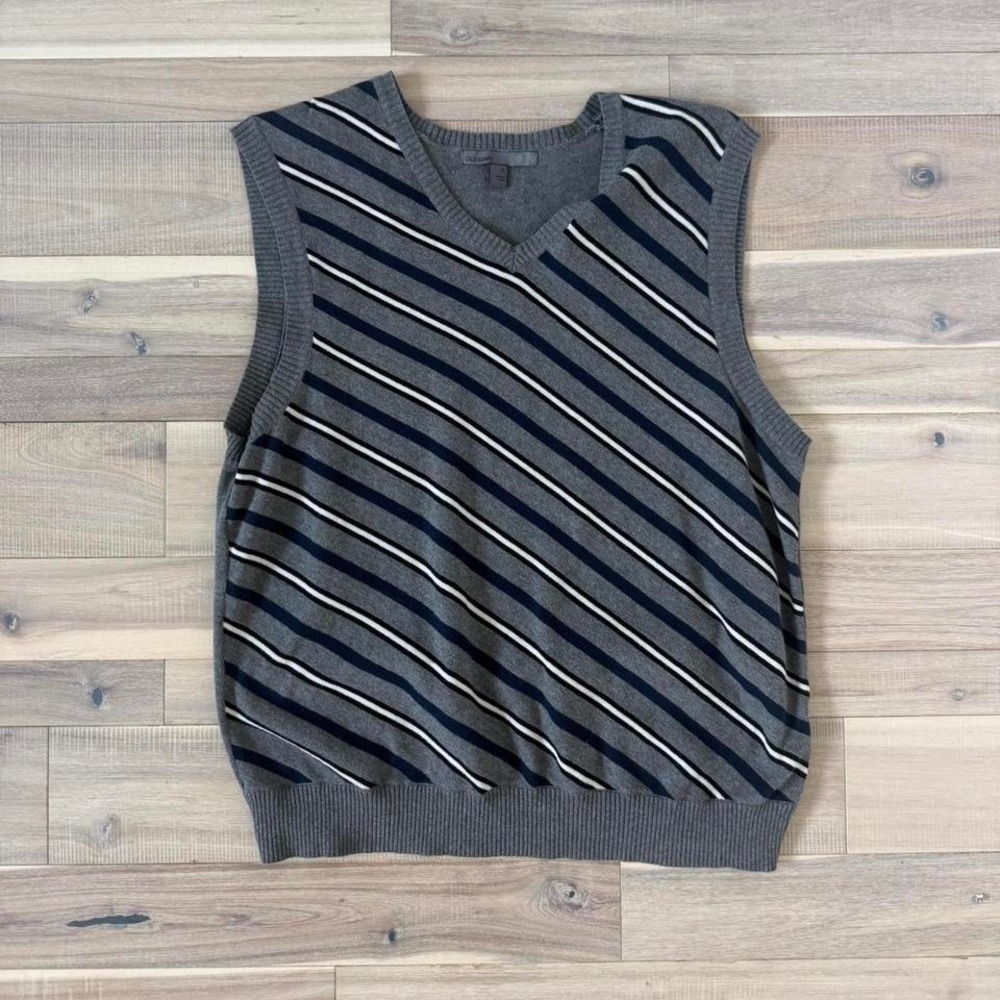 2000s Old Navy grey striped sweater vest Size XL #knitwear #vests